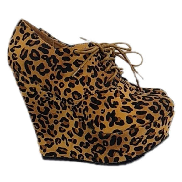 New Cheetah Platform wedge high heel shoes womans size 7.5 wedge heels - Picture 1 of 8